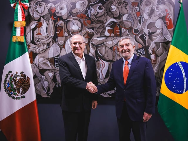 El vicepresidente de Brasil, Geraldo Alckmin, fue recibido en el AIFA por el canciller de México, Juan Ramón de la Fuente