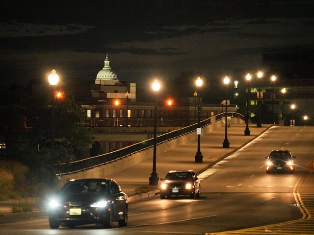Traffic moves along the 11th street bridge with the U.S. Capitol building in the background, as seen from the Anacostia neighbourhood, in Washington, D.C., U.S., August 13, 2025. REUTERS/Ken Cedeno