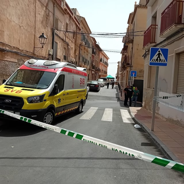 Calle de Agost al final de la cual vive el joven que se ha atrincherado