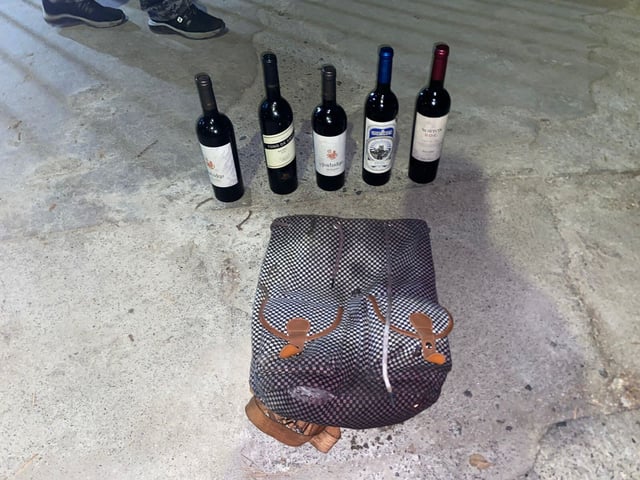 Córdoba: encontraron al ladrón en la chimenea con siete botellas de vino. (Policía)