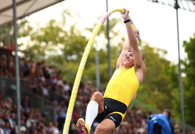 Athletics - Diamond League - Final - Zurich - Zurich, Switzerland - August 27, 2025 Sweden's Armand Duplantis in action during the men's pole vault final REUTERS/Denis Balibouse