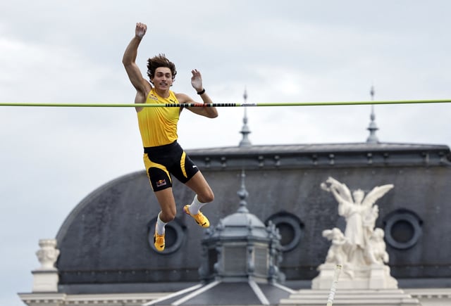 Athletics - Diamond League - Final - Zurich - Zurich, Switzerland - August 27, 2025 Sweden's Armand Duplantis in action during the men's pole vault final REUTERS/Stefan Wermuth