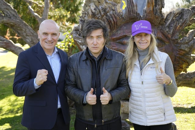 Espert, Milei y Karina, a salvo