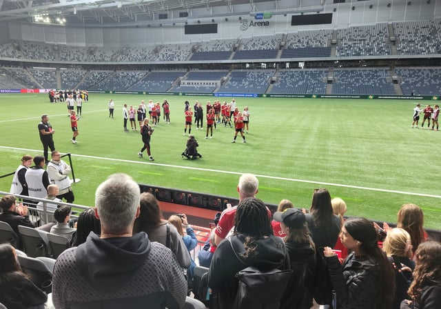 Manchester United's players applaud their fans after their 4-0 Women's Champions League qualifier win over PSV Eindhoven, in Stockholm, Sweden, August 27, 2025. REUTERS/Philip O'Connor