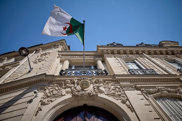 Algérie: Alger dénonce un «chantage» aux visas de la part de Paris
