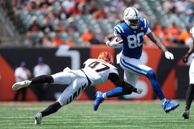 Indianapolis Colts tight end Jelani Woods (80) runs past Cincinnati Bengals safety Shaquan Loyal (47) during the second half of a preseason NFL football game, Saturday, Aug. 23, 2025, in Cincinnati. (AP Photo/Jeff Dean)