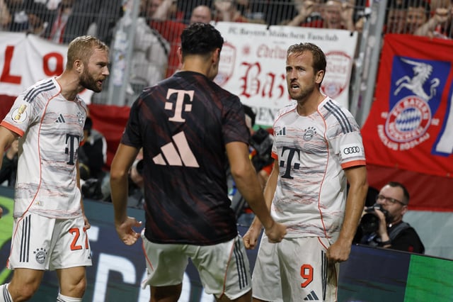 Soccer Football - DFB Cup - Wehen Wiesbaden v Bayern Munich - BRITA-Arena, Wiesbaden, Germany - August 27, 2025 Bayern Munich's Harry Kane celebrates scoring their third goal with Konrad Laimer REUTERS/Heiko Becker