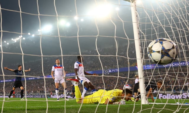 Soccer Football - UEFA Champions League - Play Off - Second Leg - Club Brugge v Rangers - Jan Breydelstadion, Brugge, Belgium - August 27, 2025 Club Brugge's Nicolo Tresoldi celebrates scoring their first goal as Rangers' Jack Butland looks dejected REUTERS/Yves Herman