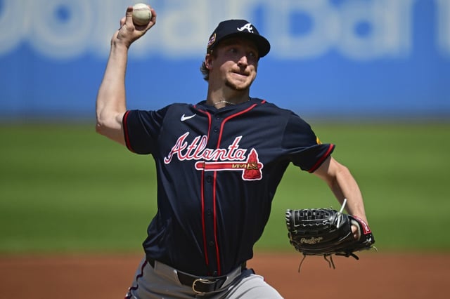 Atlanta Braves starting pitcher Erick Fedde delivers during the first inning of a baseball game against the Cleveland Guardians, Sunday, Aug. 17, 2025, in Cleveland. (AP Photo/David Dermer)