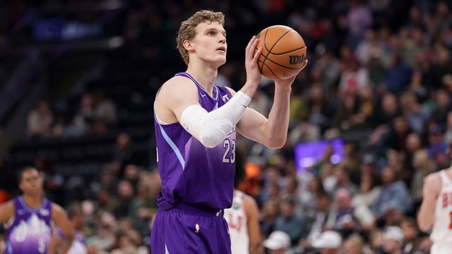 Jazz forward Lauri Markkanen (23) shoots a technical free throw during the first quarter against the Chicago Bulls at Delta Center