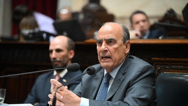 Francos expuso durante más de seis horas en la Cámara de Diputados.