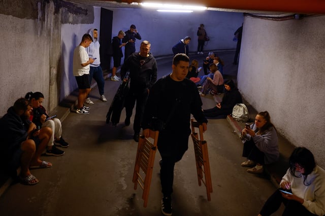 People take shelter inside an underground parking during Russian drone and missile strikes, amid Russia's attack on Ukraine, in Kyiv, Ukraine August 28, 2025. REUTERS/Valentyn Ogirenko