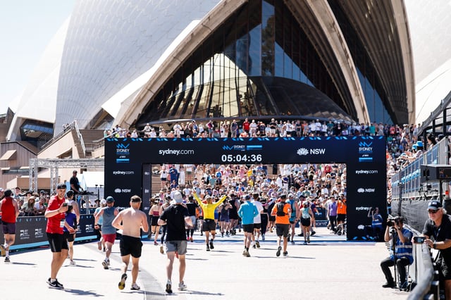 SYDNEY, AUSTRALIA - SEPTEMBER 17: Participants take part during the 2023 Sydney Marathon on September 17, 2023 in Sydney, Australia. (Photo by Norvik Alaverdian/NurPhoto via Getty Images)