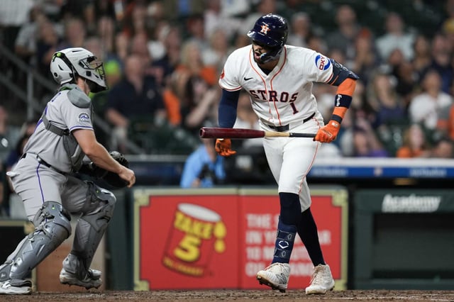 Houston Astros Carlos Correa (1) reacts after popping up during the sixth inning of an MLB baseball game in Houston, Wednesday, Aug. 27, 2025.