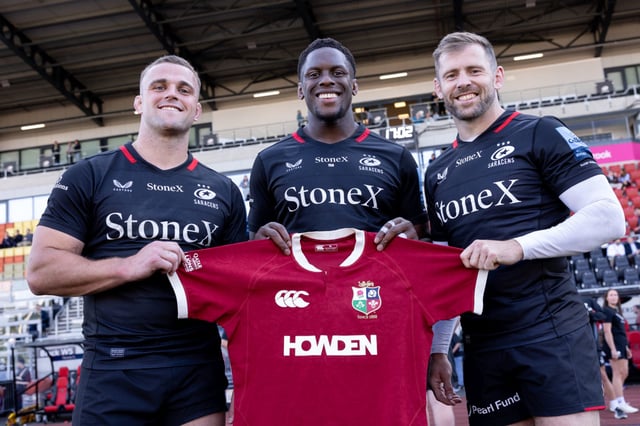 BARNET, ENGLAND - MAY 10: Ben Earl, Maro Itoje and Elliot Daly of Saracens pose with a British and Irish Lions shirt following the Gallagher Premiership Rugby match between Saracens and Newcastle Falcons at StoneX Stadium on May 10, 2025 in Barnet, England. (Photo by Gaspafotos/MB Media/Getty Images)