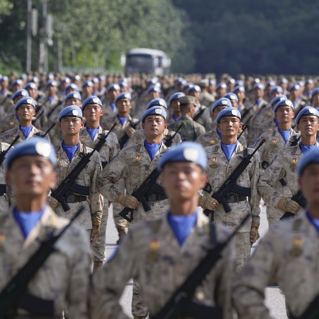Chinesische Soldaten üben für die Militärparade am 3. September.
