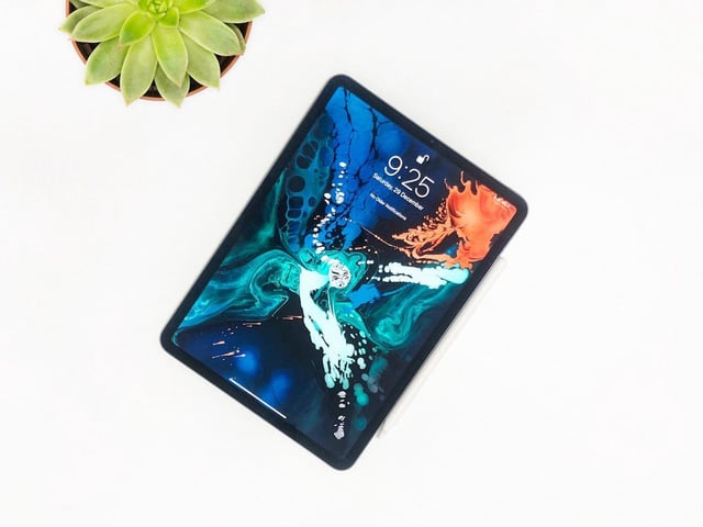 LG Display pitches Tandem OLED for 2028 iPhone