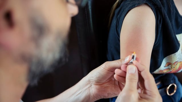 Nur knapp jeder zweite Teenager in Deutschland ist gegen humane Papillomviren geschützt.
