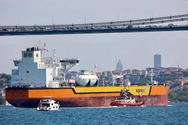 Rosneft's Russian-flagged crude oil tanker Vladimir Monomakh transits the Bosphorus in Istanbul, Turkey, July 6, 2023. REUTERS/Yoruk Isik//File Photo