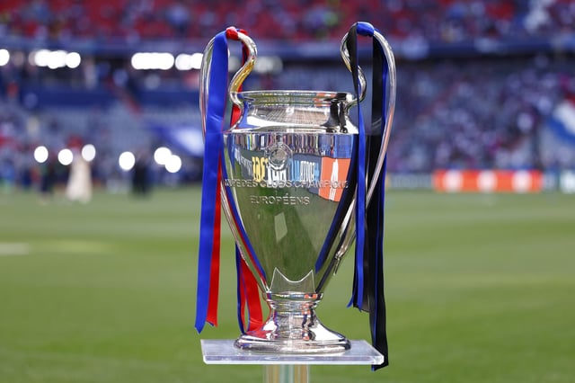 El trofeo de la Champions League en la final de 2025