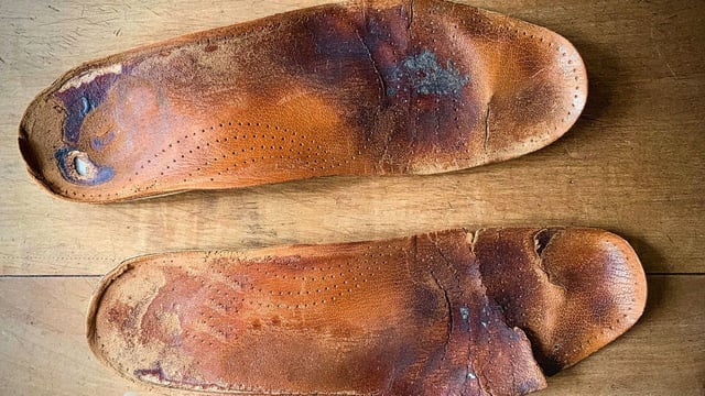 Dos ingredientes poderosos, perfectos para limpiar las plantillas de los zapatos en pocos minutos. 