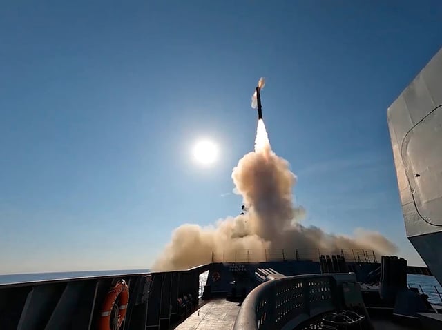 Eine russische Zirkon-Hyperschallrakete beim Start