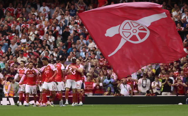 Soccer Football - Premier League - Arsenal v Leeds United - Emirates Stadium, London, Britain - August 23, 2025 Arsenal's Viktor Gyokeres celebrates scoring their third goal with teammates REUTERS/David Klein/File Photo