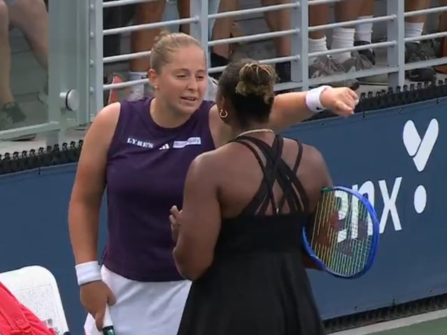 Ostapenko le reclama a Townsend tras su cruce por segunda ronda en el US Open 2025.