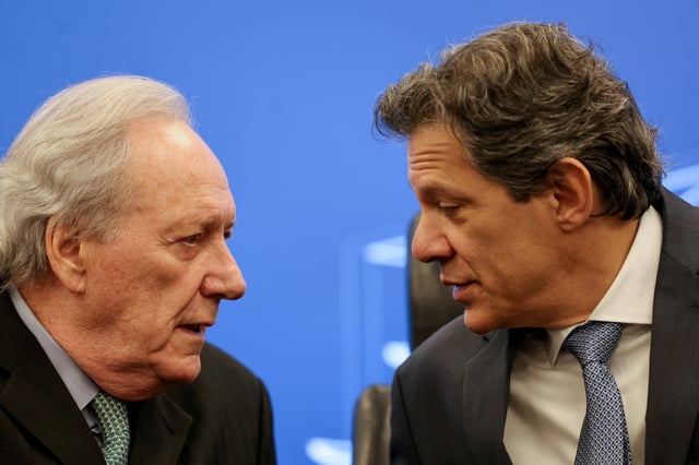 Brazil's Minister of Justice Ricardo Lewandowski and Minister of Finance Fernando Haddad attend a press conference after Brazil's federal police and tax revenue service launched on Thursday operations targeting money laundering and fraud schemes linked to organized crime in the fuel sector, in Brasilia, Brazil August 28, 2025. REUTERS/Jorge Silva