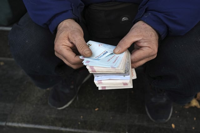 Iran’s Rial Currency Falls to Near-Record Lows on European ‘Snapback’ Sanctions Threat