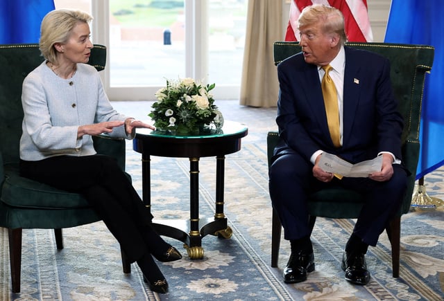 European Commission President Ursula von der Leyen speaks with U.S. President Donald Trump, after the announcement of a trade deal between the U.S. and EU, in Turnberry, Scotland, Britain, July 27, 2025. REUTERS/Evelyn Hockstein/File Photo