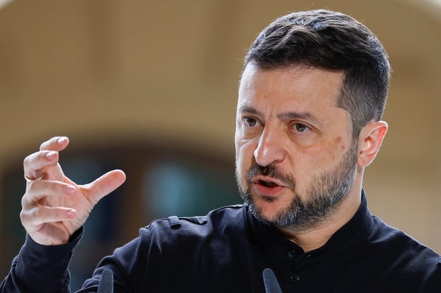 Ukraine's President Volodymyr Zelenskiy speaks during a joint press conference with Norway's Prime Minister Jonas Gahr Store, amid Russia's attack on Ukraine, in Kyiv, Ukraine, August 25, 2025.  REUTERS/Valentyn Ogirenko/File Photo
