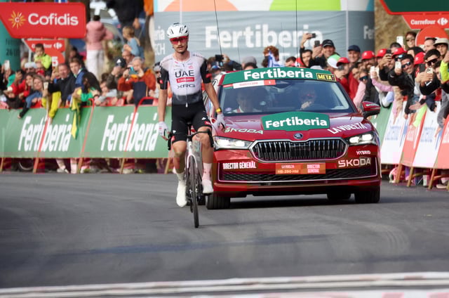 Cycling - Vuelta a Espana - Stage 6 - Olot to Pal - Olot, Andorra - August 28, 2025 UAE Team Emirates' Jay Vine before crossing the line to win stage 6 REUTERS/Bruna Casas
