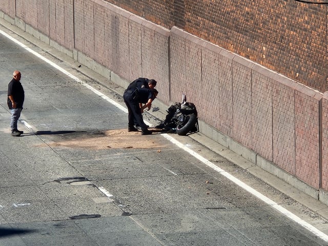 An off-duty cop was killed when his motorcycle crashed on the Brooklyn-Queens Expressway, Wednesday. August 27, 2025. (Gardiner Anderson / New York Daily News)