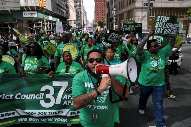 People take part in the National Action Network (NAN) March on Wall Street in New York City, U.S., August 28, 2025. REUTERS/Christian Monterrosa