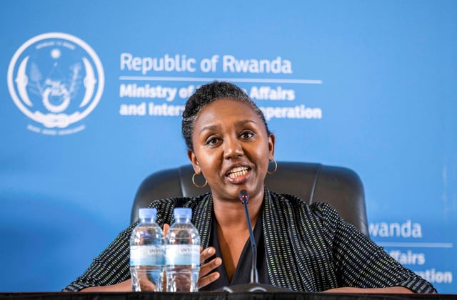 Rwanda's government spokesperson Yolande Makolo addresses a news conference on the transfer of asylum seekers from Britain ahead of their arrival in Kigali, Rwanda June 14, 2022. REUTERS/Jean Bizimana/File Photo