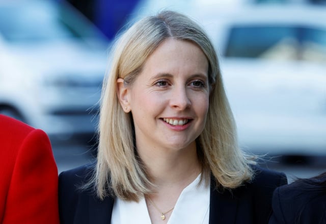 Bundeskanzler Merz hat Bundesbauministerin Hubertz gegen Anfeindungen im Zusammenhang mit ihrer Schwangerschaft verteidigt. "Eine Ministerin zu verurteilen, ist infam", schrieb Merz am Donnerstag bei X.