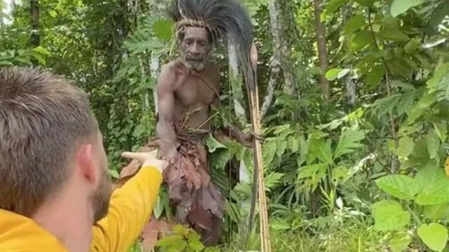 youtuber meets with isolated tribe