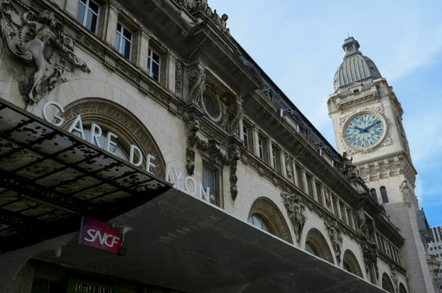 Le retour au trafic normal est prévu vendredi matin après des perturbations dues à un vol de câble sur la LGV entre Paris et Lyon