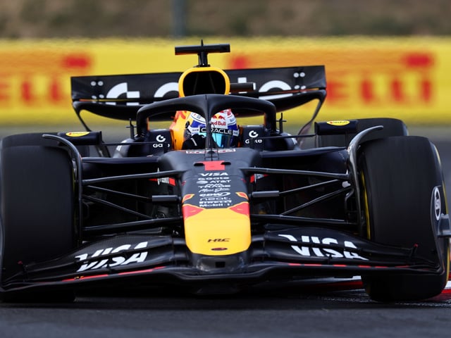 MOGYOROD (Hungary), 01/08/2025.- Red Bull Racing driver Max Verstappen of Netherlands in action during the second practice session for the Formula One Hungarian Grand Prix at the Hungaroring racetrack in Mogyorod near Budapest, Hungary, 01 August 2025. The 2025 Formula 1 Hungarian Grand Prix is held at the Hungaroring racetrack on 03 August. (Fórmula Uno, Hungría, Países Bajos; Holanda) EFE/EPA/ANNA SZILAGYI