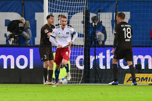 Sebastian Schonlau traf am 21. Januar 2022 beim 2:1-Derbysieg des HSV gegen St. Pauli.
