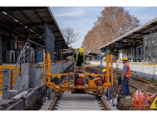 La empresa Trenes Argentinos continúa con obras de renovación de vías en la Línea Mitre.