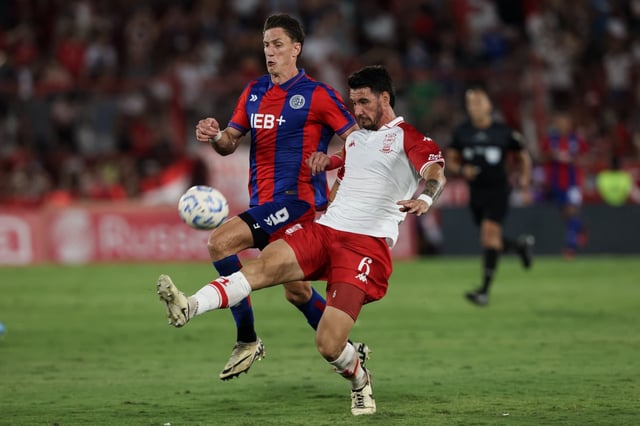 El clásico del Torneo Apertura se jugó en el estadio Tomás Adolfo Ducó y lo ganó Huracán 2 a 1