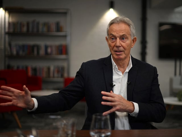 GRAF2305. LONDRES (REINO UNIDO), 18/03/2023.- El ex primer ministro británico Tony Blair rechazó en una entrevista con la Agencia EFE que la invasión rusa de Ucrania pueda equipararse en modo alguno con la guerra en Irak que su gobierno lanzó hace ahora 20 años, junto con Estados Unidos pese a que ninguna de ellas contó con el aval de la ONU. EFE/AFP Photo/Daniel Leal