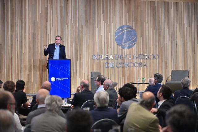 José Luis Daza ante empresarios en Córdoba.
