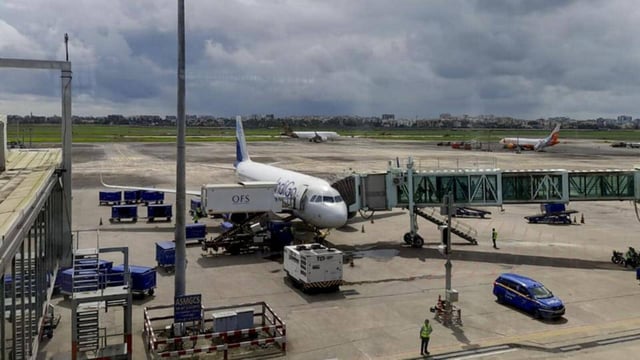 Passengers board an Indigo aircraft on a cloudy morning, at Netaji Subhas Chandra Bose International Airport (NSCBIA), in Kolkata, Wednesday, Aug. 27 (PTI)
