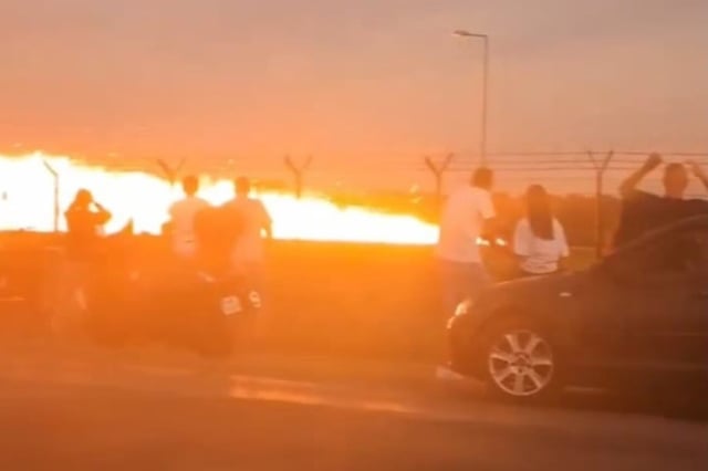Un avión de combate se estrelló durante una práctica para un show aéreo: murió el piloto. (Gentileza)