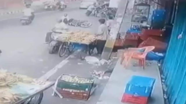 A video grab of the overturned e-rickshaw. (HT Photo)