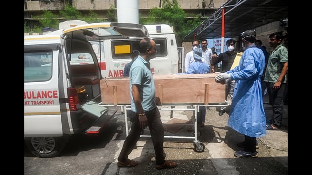 Health workers carry the body of a pilgrim who died in a landslide on the route to the Shri Mata Vaishno Devi Temple, being shifted to the Government Medical Hospital, in Jammu on Thursday. (ANI)