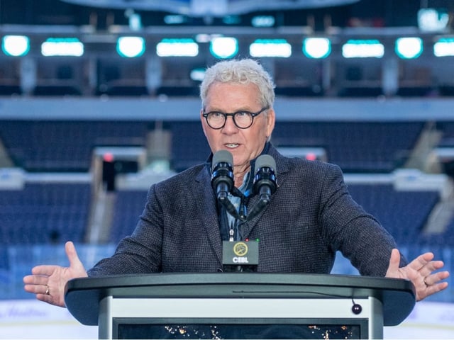 Winnipeg businessman, lawyer and Winnipeg Sea Bears owner David Asper speaks at a news conference at the Canada Life Centre in Winnipeg on Nov. 30, 2022.